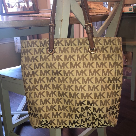 Michael Kors Handbags - Michael Kors brown monogram bag